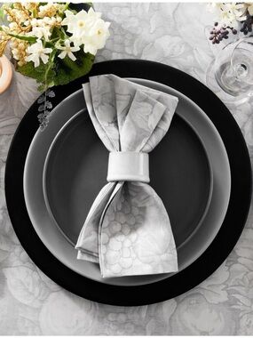 Williams Sonoma Frutta Jacquard Grey NWOT
limited edition.   Set of 4